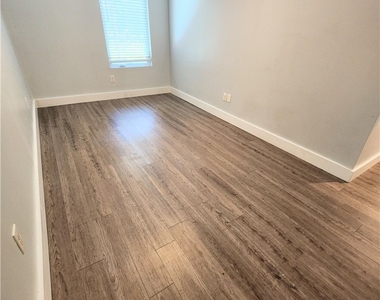 4552 Penn Ave - Photo Thumbnail 3