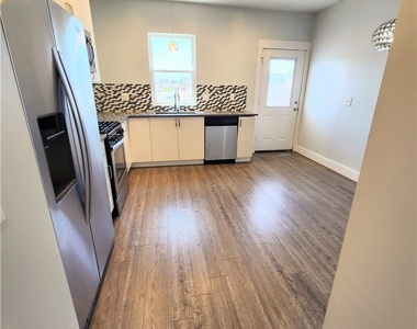 4552 Penn Ave - Photo Thumbnail 5