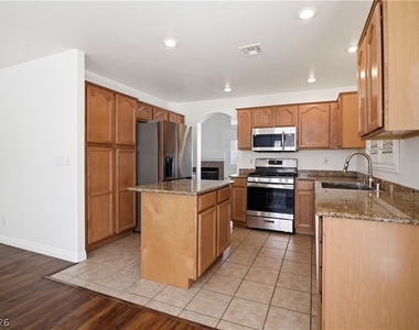 244 Camelback Ridge Avenue - Photo Thumbnail 5