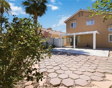 244 Camelback Ridge Avenue - Photo Thumbnail 17