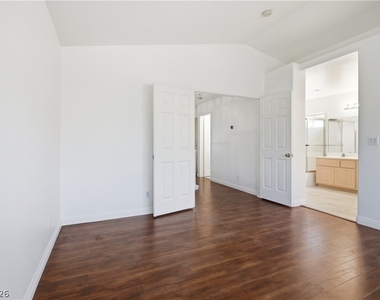 244 Camelback Ridge Avenue - Photo Thumbnail 10