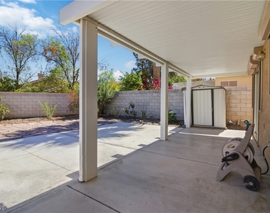 244 Camelback Ridge Avenue - Photo Thumbnail 16