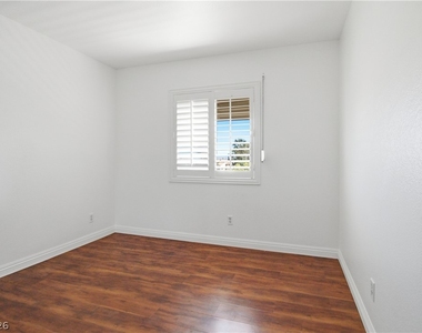 244 Camelback Ridge Avenue - Photo Thumbnail 14