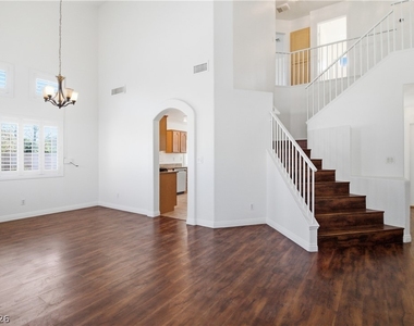 244 Camelback Ridge Avenue - Photo Thumbnail 4