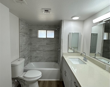 2590 N Murphy Street - Photo Thumbnail 22