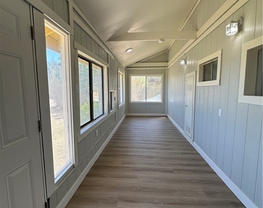 2590 N Murphy Street - Photo Thumbnail 20