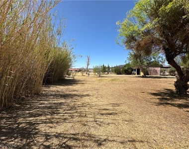 2590 N Murphy Street - Photo Thumbnail 2