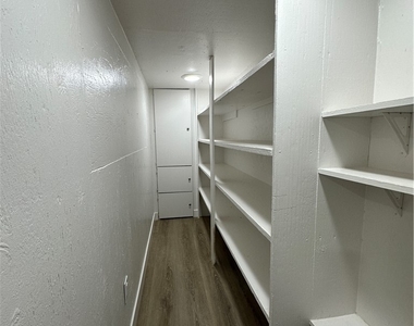 2590 N Murphy Street - Photo Thumbnail 26