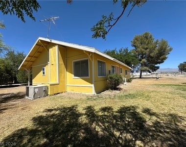 2590 N Murphy Street - Photo Thumbnail 1