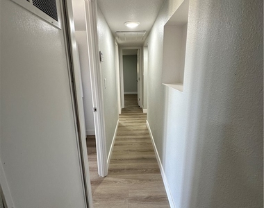 2590 N Murphy Street - Photo Thumbnail 18