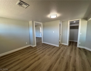 2590 N Murphy Street - Photo Thumbnail 7