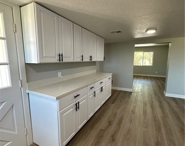 2590 N Murphy Street - Photo Thumbnail 13