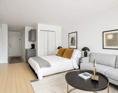 222 East 39th Street - Photo Thumbnail 1