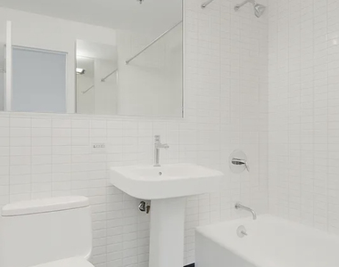 222 East 39th Street - Photo Thumbnail 3