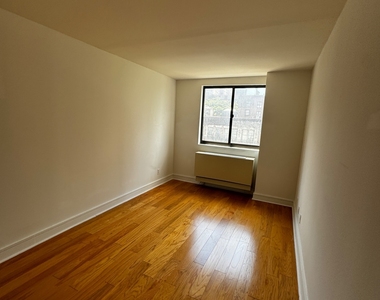 West 96th Street - Photo Thumbnail 13