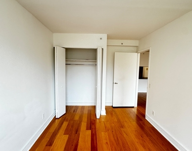 West 96th Street - Photo Thumbnail 3