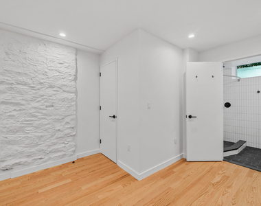 284 Suydam Street - Photo Thumbnail 2