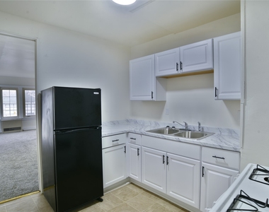 100 Saint Charles Street - Photo Thumbnail 3
