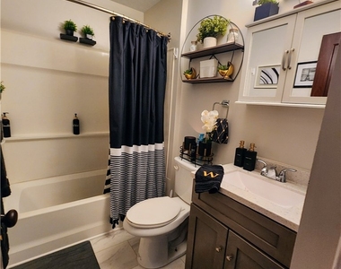 674 Parsells Avenue - Photo Thumbnail 18