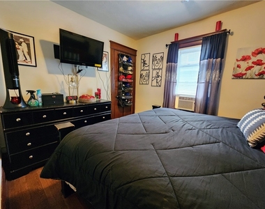 674 Parsells Avenue - Photo Thumbnail 12