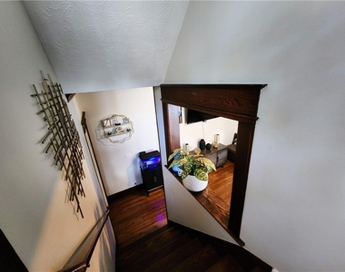 674 Parsells Avenue - Photo Thumbnail 10