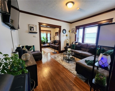 674 Parsells Avenue - Photo Thumbnail 4