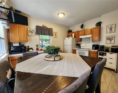 674 Parsells Avenue - Photo Thumbnail 9