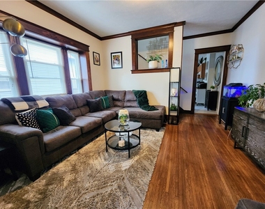 674 Parsells Avenue - Photo Thumbnail 3