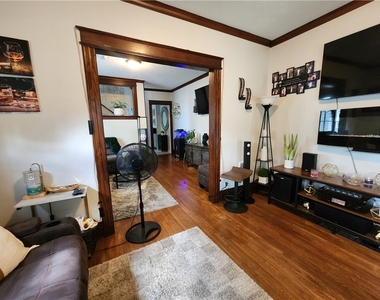 674 Parsells Avenue - Photo Thumbnail 5