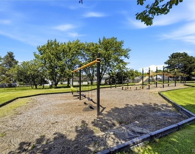 555 Lakeview Avenue - Photo Thumbnail 24