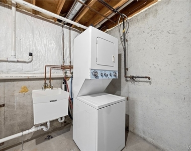 555 Lakeview Avenue - Photo Thumbnail 16