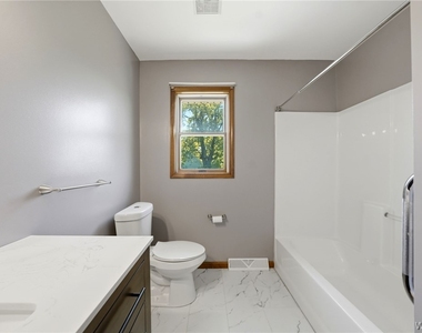 555 Lakeview Avenue - Photo Thumbnail 14