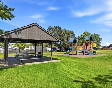 555 Lakeview Avenue - Photo Thumbnail 22