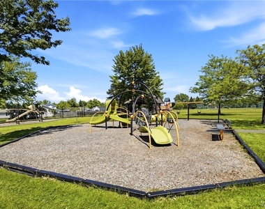 555 Lakeview Avenue - Photo Thumbnail 23