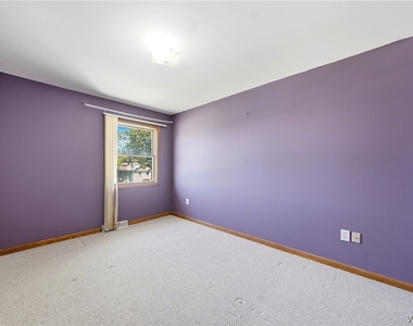 555 Lakeview Avenue - Photo Thumbnail 9