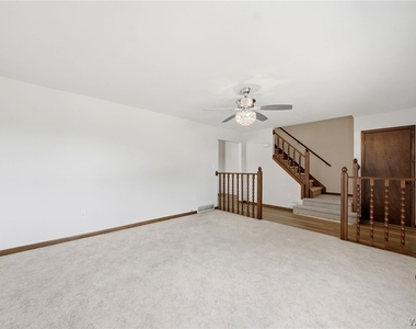 555 Lakeview Avenue - Photo Thumbnail 3
