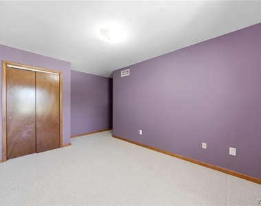 555 Lakeview Avenue - Photo Thumbnail 10