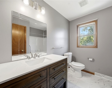 555 Lakeview Avenue - Photo Thumbnail 13