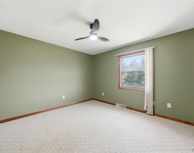 555 Lakeview Avenue - Photo Thumbnail 11