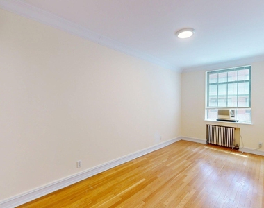 East 63rd Street - Photo Thumbnail 3