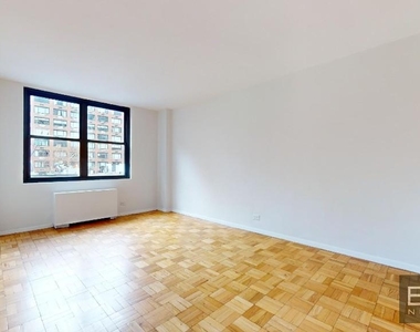 East 49th Street - Photo Thumbnail 1