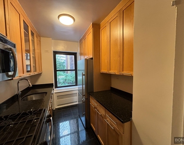 East 55th Street - Photo Thumbnail 2