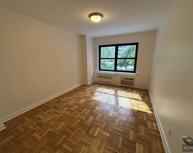 East 55th Street - Photo Thumbnail 1