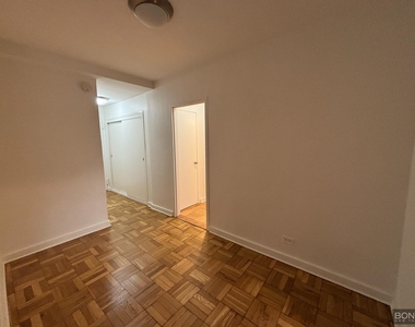 East 55th Street - Photo Thumbnail 4