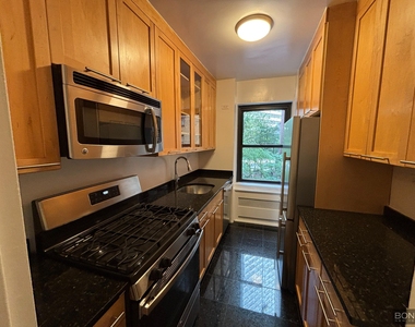 East 55th Street - Photo Thumbnail 3
