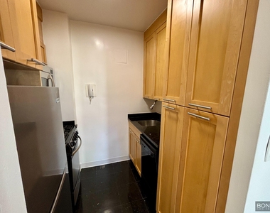 East 55th Street - Photo Thumbnail 3