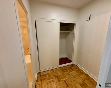 East 55th Street - Photo Thumbnail 5