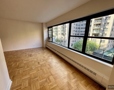 East 55th Street - Photo Thumbnail 1