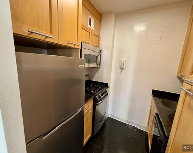 East 55th Street - Photo Thumbnail 2