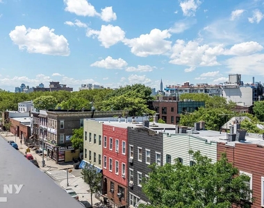 Metropolitan Avenue - Photo Thumbnail 4